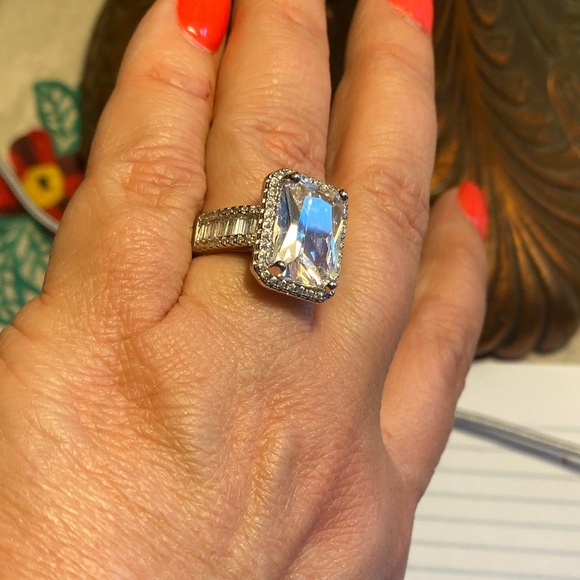 Jewelry - Radiant Silver Ring with Clear Gemstone